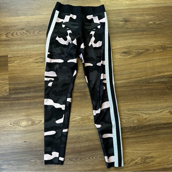 Ultracor Revolve Women’s Pink Camo Silver Side Stripe Leggings High Rise Medium - Picture 1 of 10